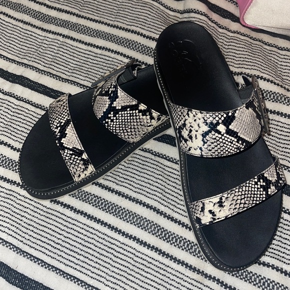 SOREL Snakeskin slides Sz 10 - Picture 2 of 7